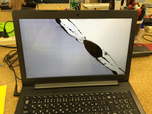 ideapad 310S　液晶割れ