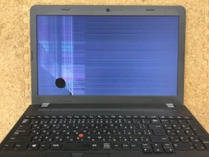 ThinkPad E560 液晶割れ
