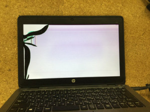 ELITEBOOK 725　液晶割れ