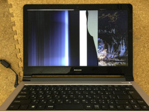 LuvBook LB-B422XN　液晶割れ