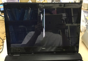 NS700/A 液晶割れ