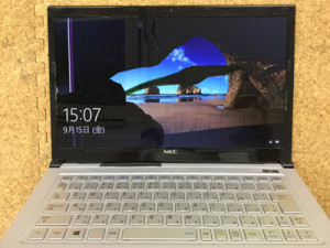 PC-GL19612AV　液晶割れ