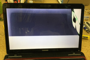 T451/46ERS 液晶割れ