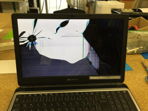 NE572-M14D　液晶割れ