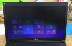 パソコンの画面が暗い