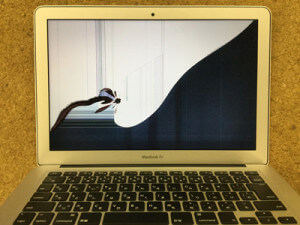 MacbookAir 液晶割れ
