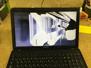 T552/58GK 液晶割れ