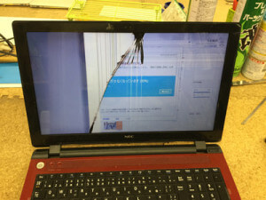 NS150/C 液晶割れ