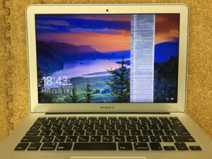 MacbookAir 液晶割れ