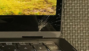 UX370Uの液晶割れ