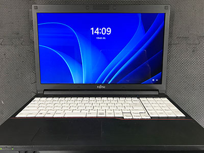 液晶パネル交換後のパソコン画面