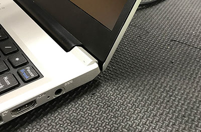 ヒンジ損傷箇所の画像