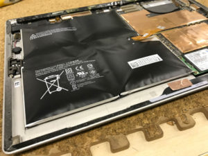 Surface バッテリー膨張