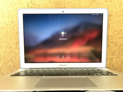 MacBook Airの画面が真っ白になった！修理方法は？ | 液晶修理センター