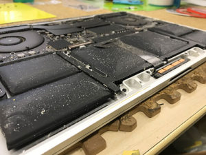 A1990　バッテリー膨張、交換