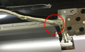 液晶ケーブル故障