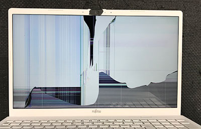 FMV3515G2W 画面割れ 修理前