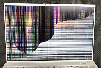 FMVU500K3W 液晶割れ 修理前