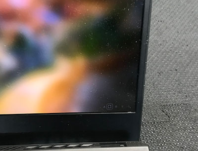 ROG Zephyrus G14 GA401QC 画面の一部が暗い 修理前