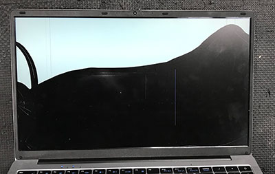 UL153 液晶割れ 修理前
