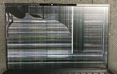 WU5/J3 液晶割れ 修理前