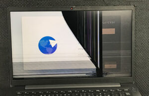 IdeaPad 3 14IAU7 割れ