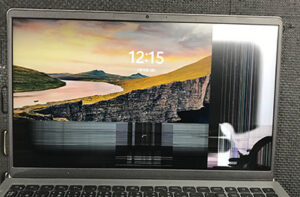 Inspiron 15 3000 画面割れ