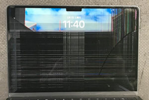 MacBook Air 2022 液晶割れ