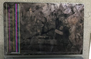 MacBook Air 2022 液晶割れ