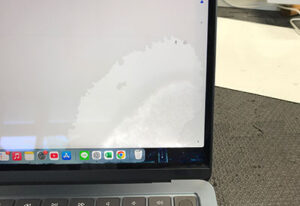 MacBook Air 液晶の水没