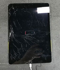 iPad 9 ガラス割れ