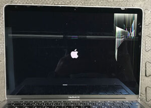 MacBook Air 2020 液晶割れ