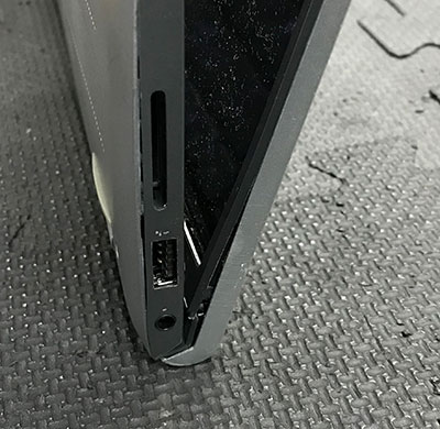 inspiron 15 5510 ヒンジ故障 修理前