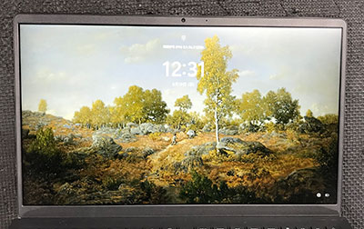 Inspiron 15 3520 液晶割れ 修理後