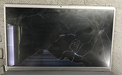 vostro 15 3510 液晶割れ 修理前