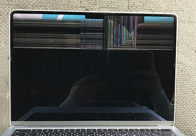 MacBook Air 13インチ M4 画面割れ 修理前
